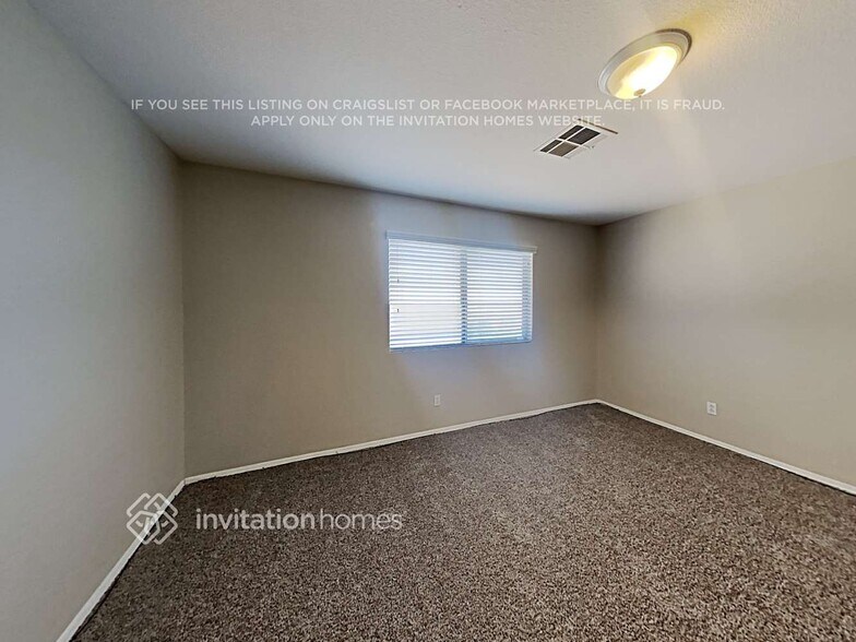 Building Photo - 3909 N 103rd Dr