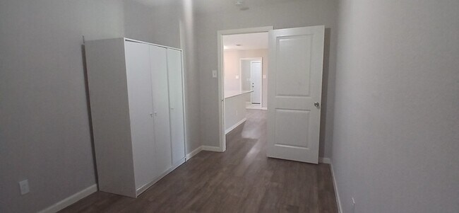 Building Photo - Beautiful 7 beds 3 baths in Ryanwood!