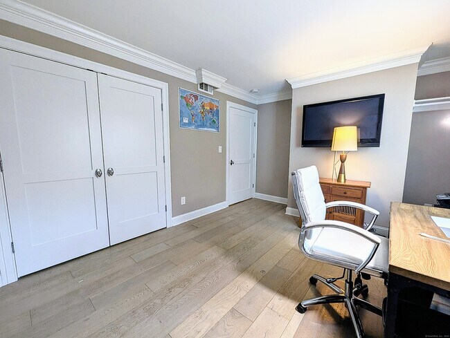 Building Photo - 1036 Heritage Vlg