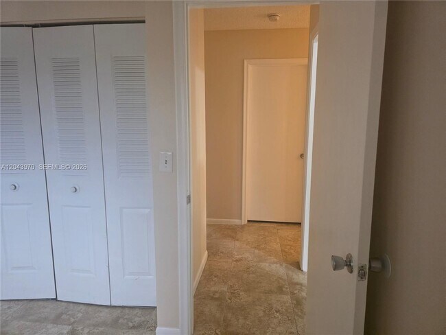 Building Photo - 4586 SW 139th Ct