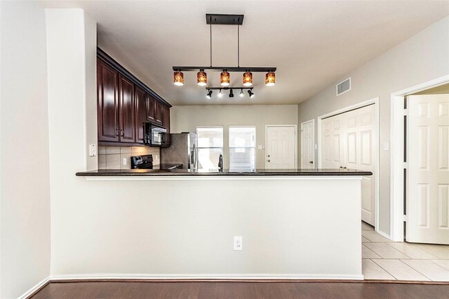 Building Photo - 1721 Kemah Village Dr