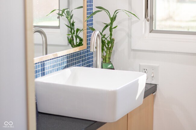 Building Photo - 10327 Orchard Way