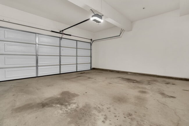 Building Photo - 2773 N Blackburn Dr