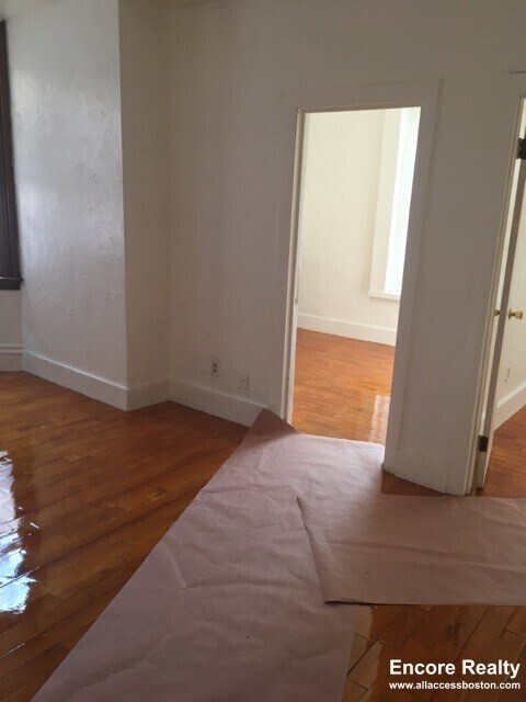 Building Photo - 4 Adella Pl