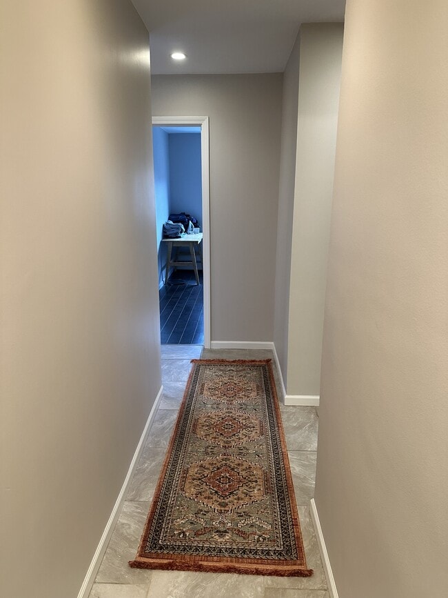 Building Photo - 1912 Dupont Ave S