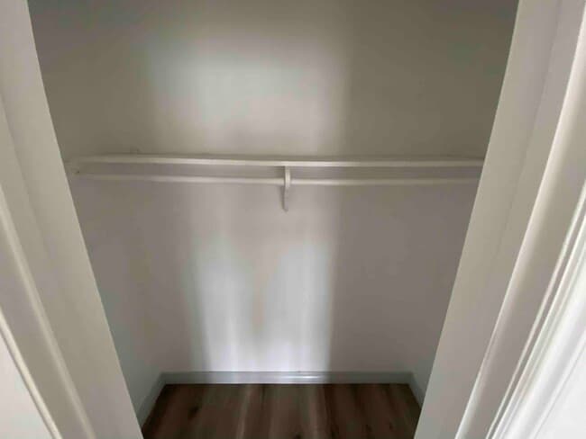 closet - 1640 N Hobart Blvd