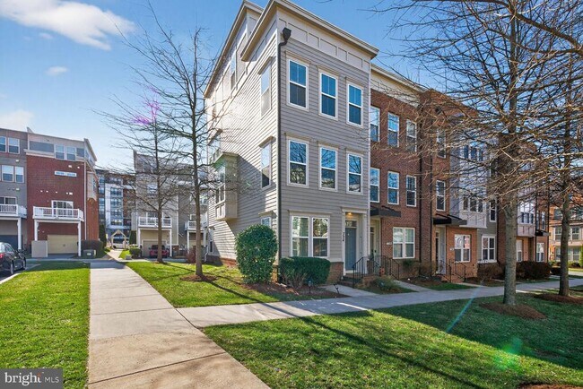 Building Photo - 724 Hendrix Ave