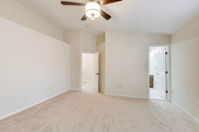 Building Photo - Ellicott City townhome for you!