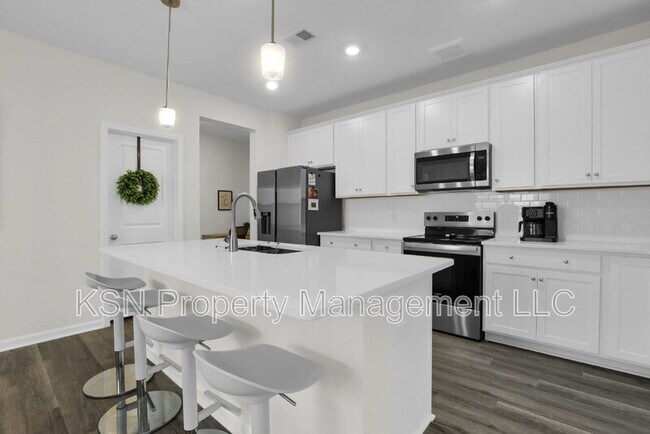Building Photo - 107 Firefly Cir