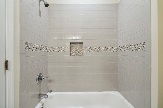 Building Photo - 1521 W Seybert St