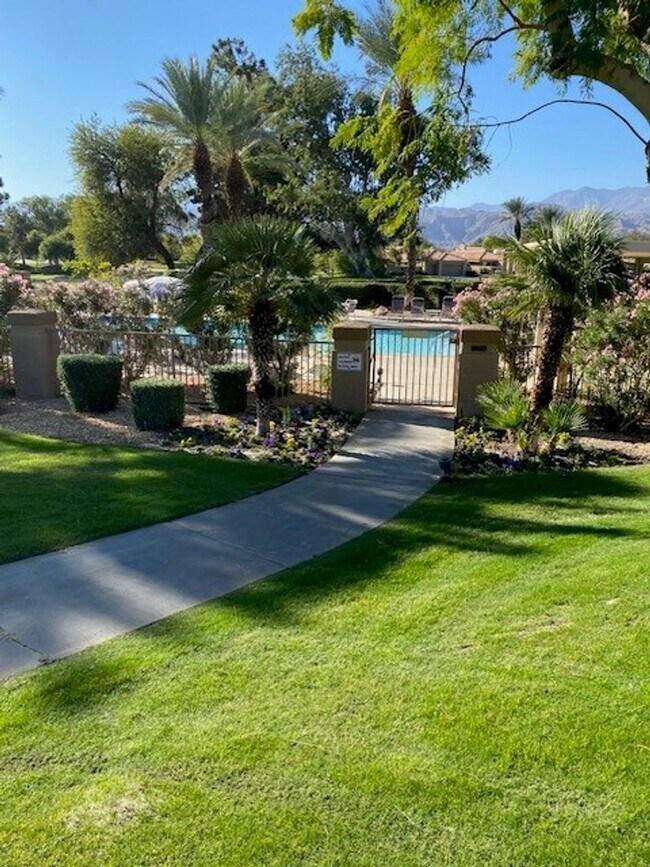 Building Photo - 3 Bedroom 2 Bath Short Term Rental August through October