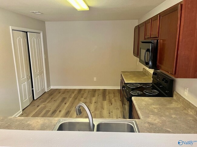 Building Photo - 193 Cloverbrook Dr