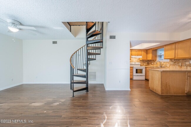 Building Photo - 597 Sturdivant Ave