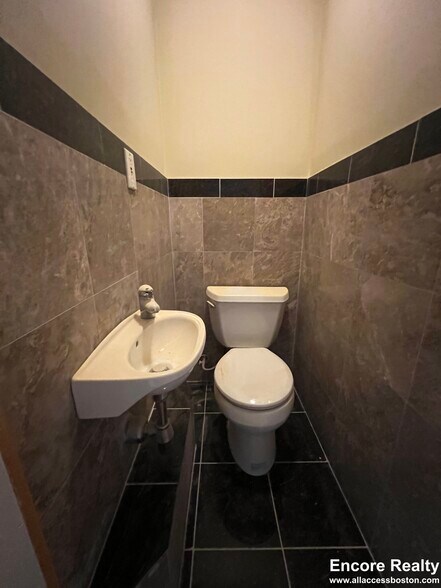 Building Photo - 759 Boylston St