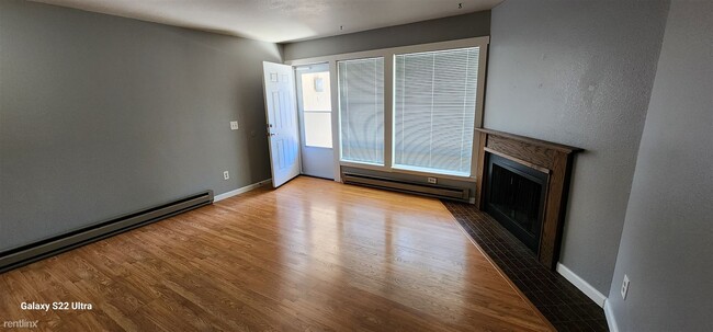 Building Photo - 1 br, 1 bath Condo - 11717 93rd Avenue Nor...