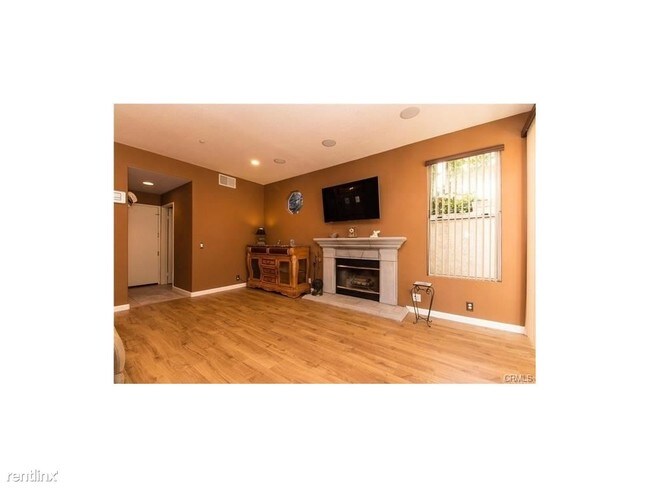 Building Photo - 9878 Via Esperanza