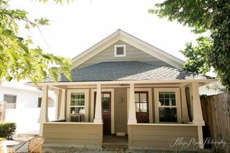 Building Photo - 1430 Pine St