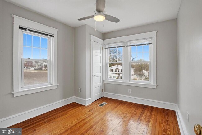 Building Photo - 220 N Orange St