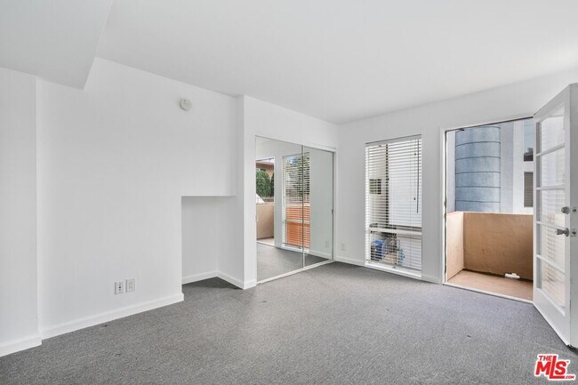 Building Photo - 114 Fleet St