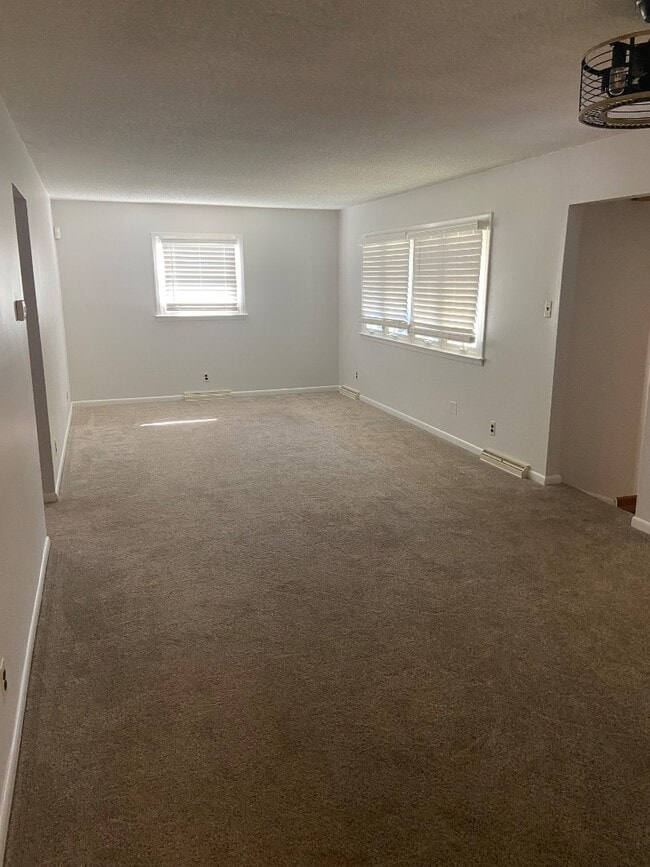 Building Photo - 253 Holly Ave