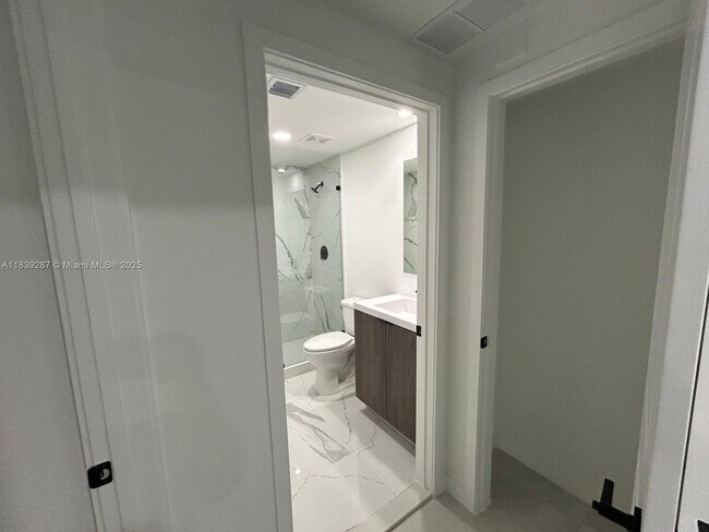 Building Photo - 14560 SW 261 St Ter