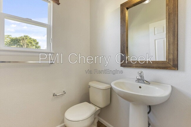 Building Photo - 2917 S Zeno Way