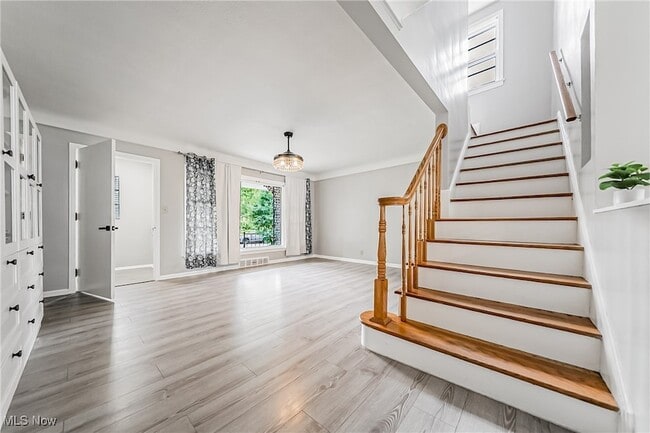 Building Photo - 24111 Edgehill Dr