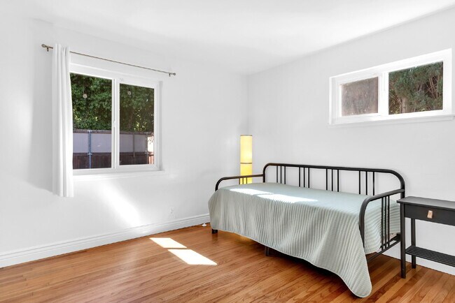 Building Photo - Discover the heart of central Davis living