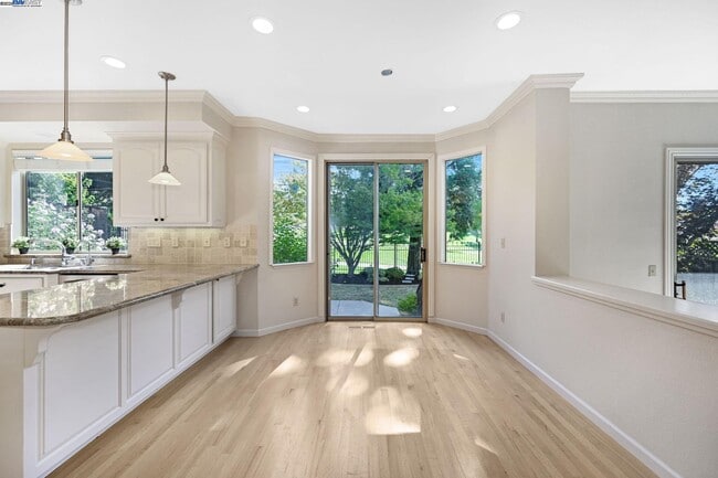 Building Photo - 3515 Deer Crest Dr