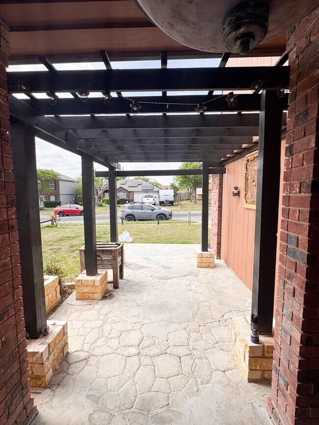 Building Photo - 4 bedroom, 2.5 bath close to Ft. Hood