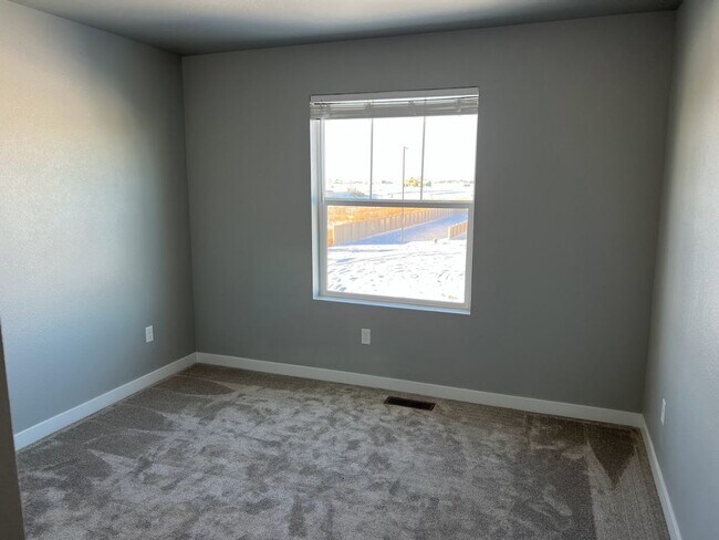 Building Photo - 4-bedroom dream home with a dedicated offi...