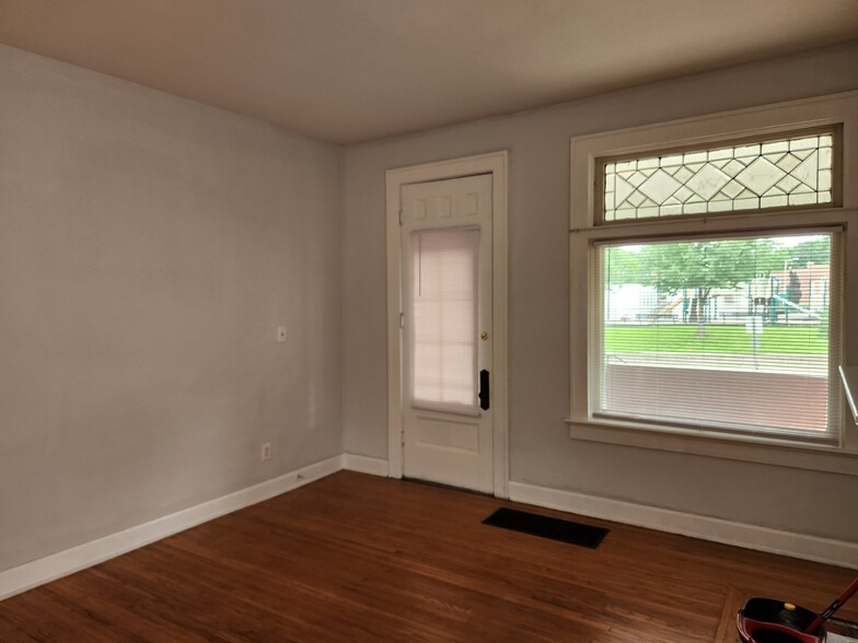 Building Photo - 135 W Hubbard Ave