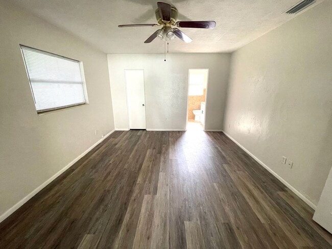 Building Photo - Spacious 2 Bed/2Bath House for Rent in West Bradenton