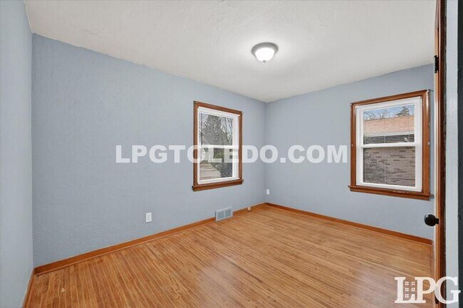 Building Photo - 667 Caswell Ave