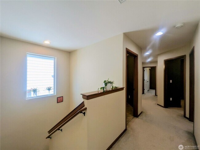 Building Photo - 4bd/2.5ba Lynnwood Home