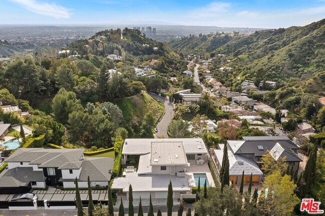 Building Photo - 2189 Summitridge Dr