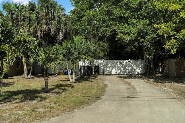 Building Photo - 3861 Wry Rd