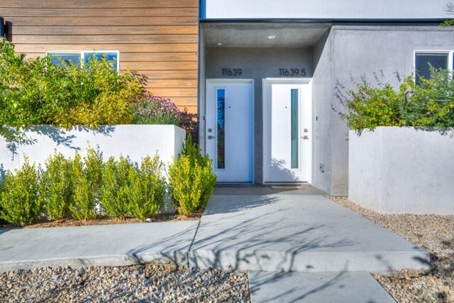 Building Photo - 11639 Burbank Blvd