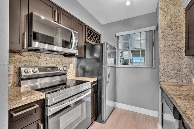 Building Photo - 2850 N Oakland Forest Dr
