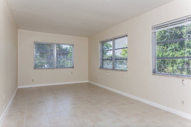 Building Photo - 1335 7th St