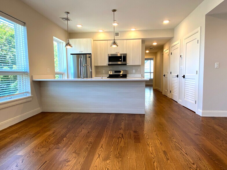 Building Photo - 3 Everett Ct