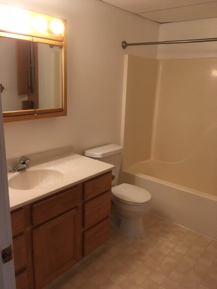 Building Photo - 1608 Palm Ct