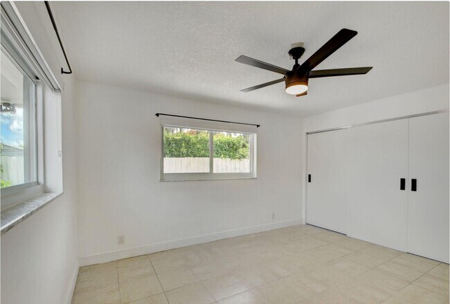 Building Photo - 965 Orchid Dr