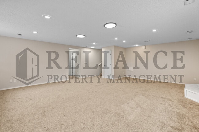 Building Photo - 215 Peachwood Dr