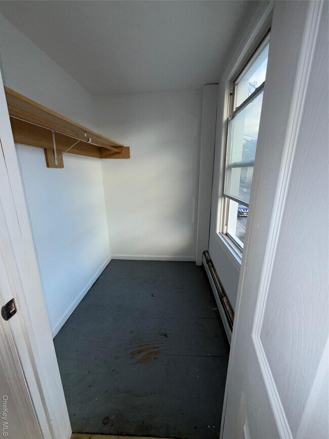 Building Photo - 58 Gifford Ave