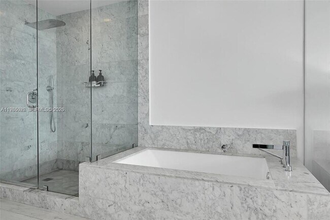 Building Photo - 480 NE 31st St