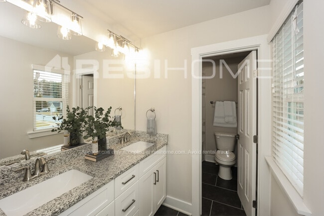 Building Photo - 8620 Guthrie Dr