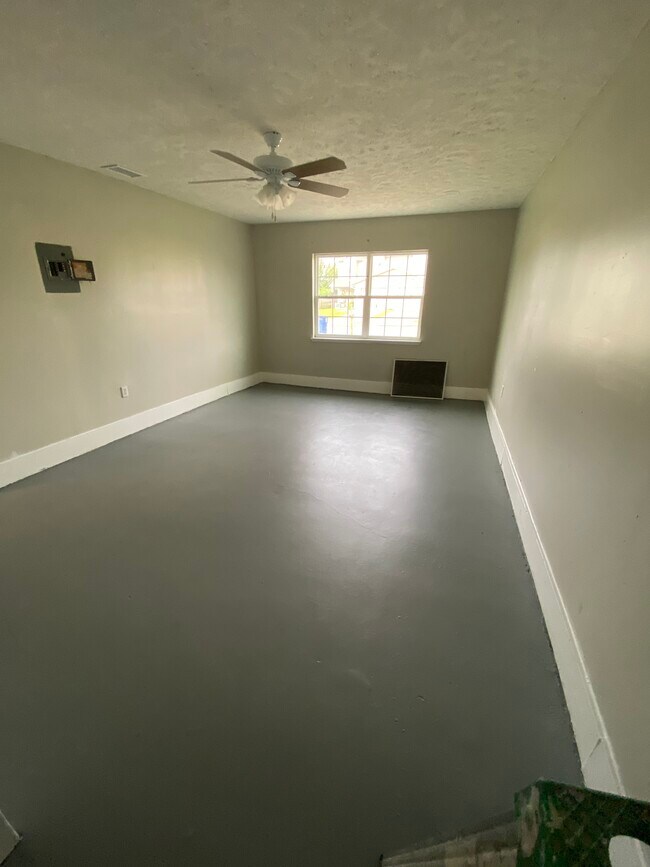 Building Photo - 1015 Kurze Ave