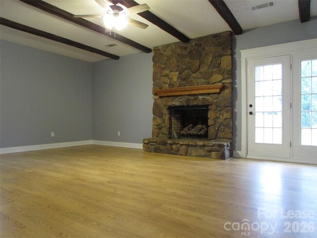 Building Photo - 2725 Sloop Rd