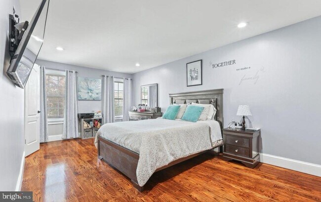 Building Photo - 234 Howell St